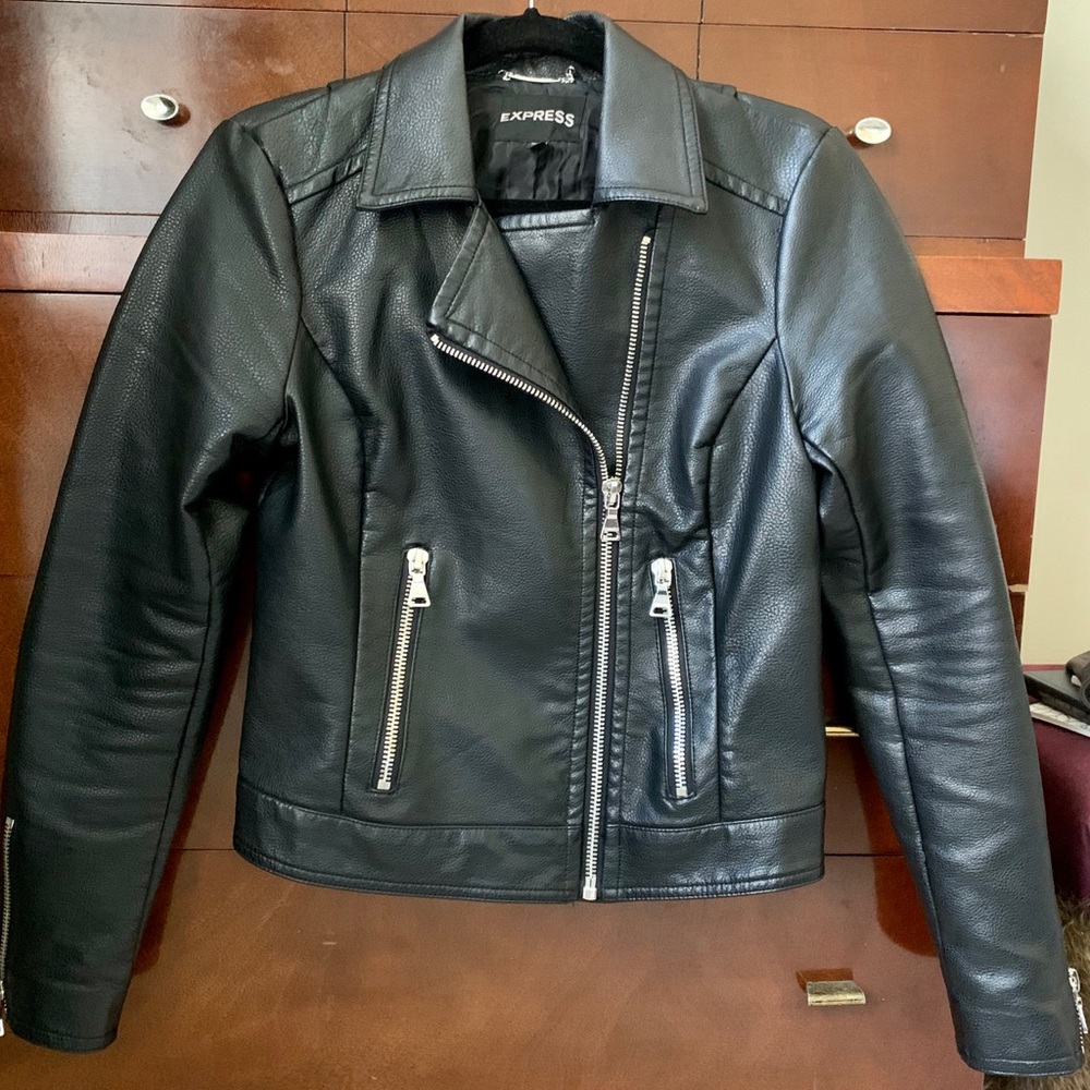 BLACK LEATHER JACKET